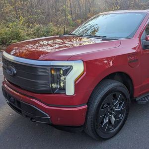 Ford F-150 Lightning Lariat AWD 2022 d'occasion en excellent état, sans accident, conduite à gauche/droite - Product Image 1