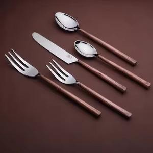 Ensemble de couverts en acier élégant, durable et réutilisable pour la restauration, les événements, les hôtels, les fêtes et les repas - Product Image 4