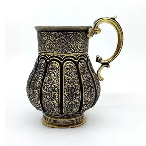 Taza artesanal de cobre negro y dorado con acabado elegante, perfecta para momentos cotidianos de lujo, café, té y cócteles - Product Image 1