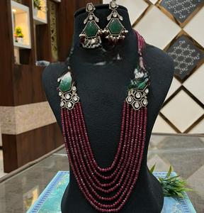 Ensemble de collier et de boucles d'oreilles de qualité supérieure, plaqué or, orné de pierres Kundan, pour collection de vêtements de mariage pour femmes - Product Image 1