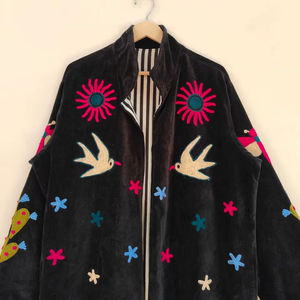 Veste bomber courte en velours classique, artisanat artistique, broderie Suzani, design réversible, écologique, art populaire, tenue de caractère, Rajasthan - Product Image 1