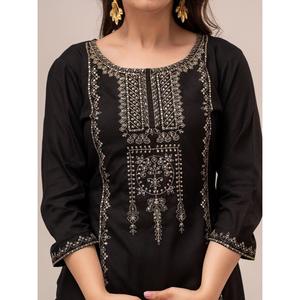 Ensemble Kurta et pantalon pour femme, noir, avec design en sequins sur le devant - Product Image 5