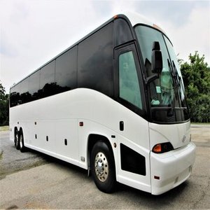 Autobús de Lujo Usado en Venta, 48 Asientos, Volante a la Izquierda, Manual, Euro 3, Modelo ZK6117 con Motor Diésel - Product Image 1