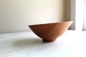 Cuenco de madera tallado a mano para servir alimentos saludables y alimentos con un acabado suave seguro disponible a granel - Product Image 3