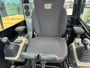 Caterpillar - 2015 - 305.5E2 - Mini-excavatrice compacte - Machine d'aménagement paysager - Rayon de braquage compact - Prête à l'emploi - Product Image 2