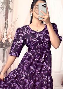 Presentamos nuestro impresionante traje hecho a mano para elevar su aspecto festivo. Con su rico color y diseño elegante, es el perfecto - Product Image 5