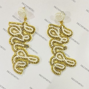 Pendientes de novia blancos y dorados hechos a mano para bodas - Product Image 2