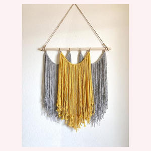 Decoración para el hogar inspirada en macramé suave colgante de pared de hilo bohemio moderno con fibras elegantes grises y blancas - Product Image 6