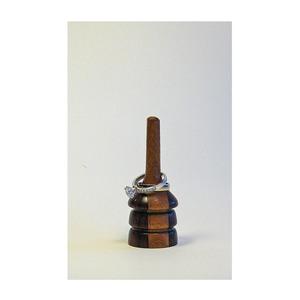 ที่ใส่แหวนไม้ไม่เหมือนใครสไตล์วินเทจผสมผสานงานทำมือจากไม้ธรรมชาติมาพร้อมแหวนซ้อนขาตั้งเรียวเรียบ - Product Image 3