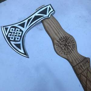 Hache de survie multi-usage en acier à haute teneur en carbone, double lame, fabriquée à la main, manche en bois naturel, cuir - Product Image 4