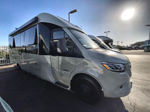 Autocaravana L-e-i-s-u-r-e Travel Unity U 2 4 M B L Clase B+ 2024 en perfecto estado - Product Image 1