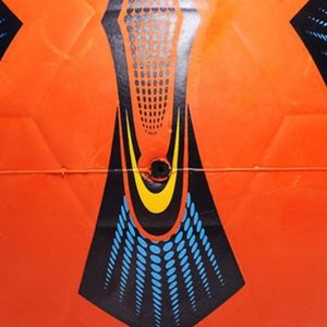 Pallone da calcio promozionale in gomma rossa a buon mercato per eventi, club, scuole, formazione per bambini, giochi ricreativi o omaggi - Product Image 6