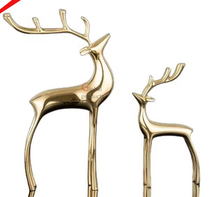 À la recherche d'une magnifique sculpture décorative de renne en laiton plaqué or pour la maison - Product Image 1