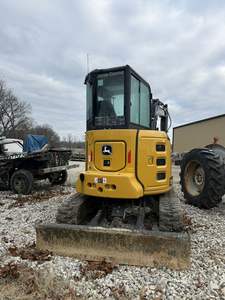 Excavadora Compacta JOHN DEER 35G con Cabina Completa y HVAC 2022, Motor Diésel de 3 Cilindros Refrigerado por Líquido de 23 HP - Product Image 4