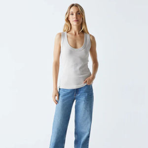 Blusa Ligera Elegante con Cuello Redondo para Mujer-Tela Fluida Ideal para Oficina o Ropa de Noche Disponible en Tonos Clásicos - Product Image 1