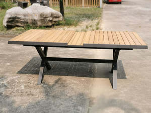 Table en acier minimaliste conçue pour les espaces de repas et de travail modernes - Product Image 4