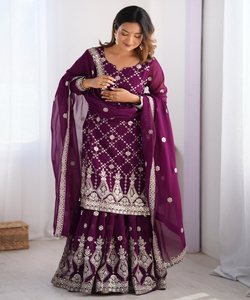 Elégant ensemble Georgette Sharara avec haut brodé et vêtements ethniques parfaits Dupatta pour les occasions de fête et de fête - Product Image 1