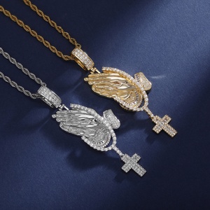 Collana con Ciondolo a Croce <span class=keywords><strong>Mani</strong></span> in Preghiera Iced Out Bling, Zirconia Cubica, Ottone Placcato Oro, Charm Mano della Preghiera per Gioielli da Uomo e Donna - Product Image 1