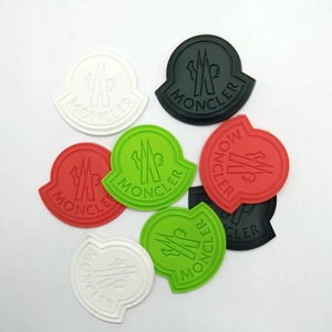 Maglia da calcio impermeabile personalizzata in PVC a cuore e fiori con stemma con paillettes per il nome della squadra di calcio distintivi del Logo per le uniformi - Product Image 5