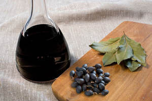 Aceite esencial de Laurel puro a granel, pérdida de peso destilada al vapor y beneficios blanqueadores, fabricante en la India - Product Image 3