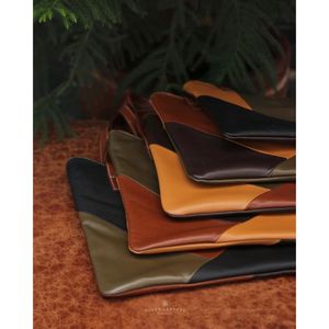 กระเป๋าถือหนังวัวคลาสสิกสำหรับผู้หญิงมีสไตล์และติดทนนานด้วยรูปลักษณ์ที่เรียบง่าย - Product Image 1