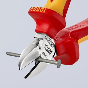 KNIPEX Alicates de Corte Diagonal VDE de 140 mm con Empuñaduras Multicomponente, Tijeras y Cortadoras - Product Image 5
