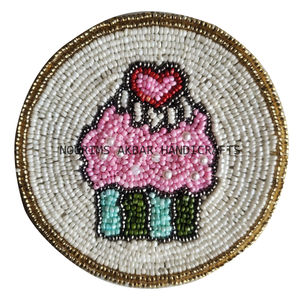 แผ่นรองแก้วทรงกลมประดับลูกปัดทำมือ ขายดี ดีไซน์ใหม่ เป็นมิตรกับสิ่งแวดล้อม ทันสมัย ปรับแต่งขนาดได้ 13 นิ้ว สำหรับตกแต่งบ้าน - Product Image 3