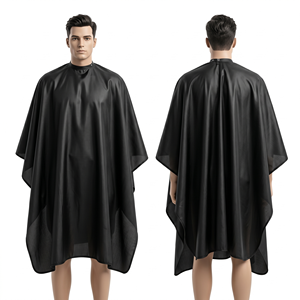 Capa de Barbero Negra Premium Impermeable de Poliéster 210 GSM, Delantal para Cortar Cabello con Logotipo Personalizado Bordado o Termotransferible, Cuello con Broches - Product Image 2