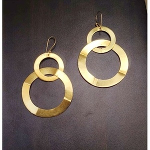Pendientes de Aro de Latón y Aleación de Cobre Hechos a Mano por Soumya Creations, Chapados en Oro, Estilo Vintage, Diseño Geométrico Étnico, para Mujer, Ideales para Fiestas - Product Image 1