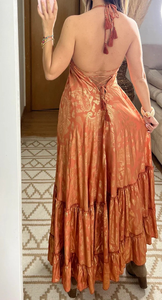 Robe maxi bohème sans dos pour femmes, col en V, à volants, fluide, robe d'été avec imprimé doré, taille naturelle, 100% coton, écologique - Product Image 2