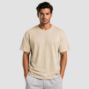 เสื้อยืดคอตตอน 100% รุ่น Essential Flow สีเบจ ทรงปกติ ออกแบบหลวมๆ สำหรับออกกำลังกาย พิมพ์ลาย หมายเลขรุ่น - Product Image 1