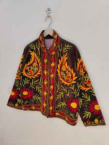 Veste en velours Suzani brodée à la main pour femmes, veste bohème en velours unique, élégante, vêtement d'extérieur d'hiver, tendance moderne - Product Image 6