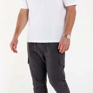T-shirts en coton personnalisés pour hommes-Motifs personnalisés, tissu doux et confortable-parfaits pour les événements de marque et les vêtements de tous les jours - Product Image 3
