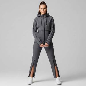Ensemble deux pièces modulaire Techwear gris personnalisé pour femme : Gilet à capuche à manches détachables et pantalon cargo zippé ou short utilitaire - Product Image 1