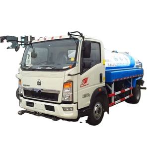 Camión cisterna de agua diésel de 5CBM de capacidad, usado, manual, Euro 5, para limpieza de carreteras - Product Image 1