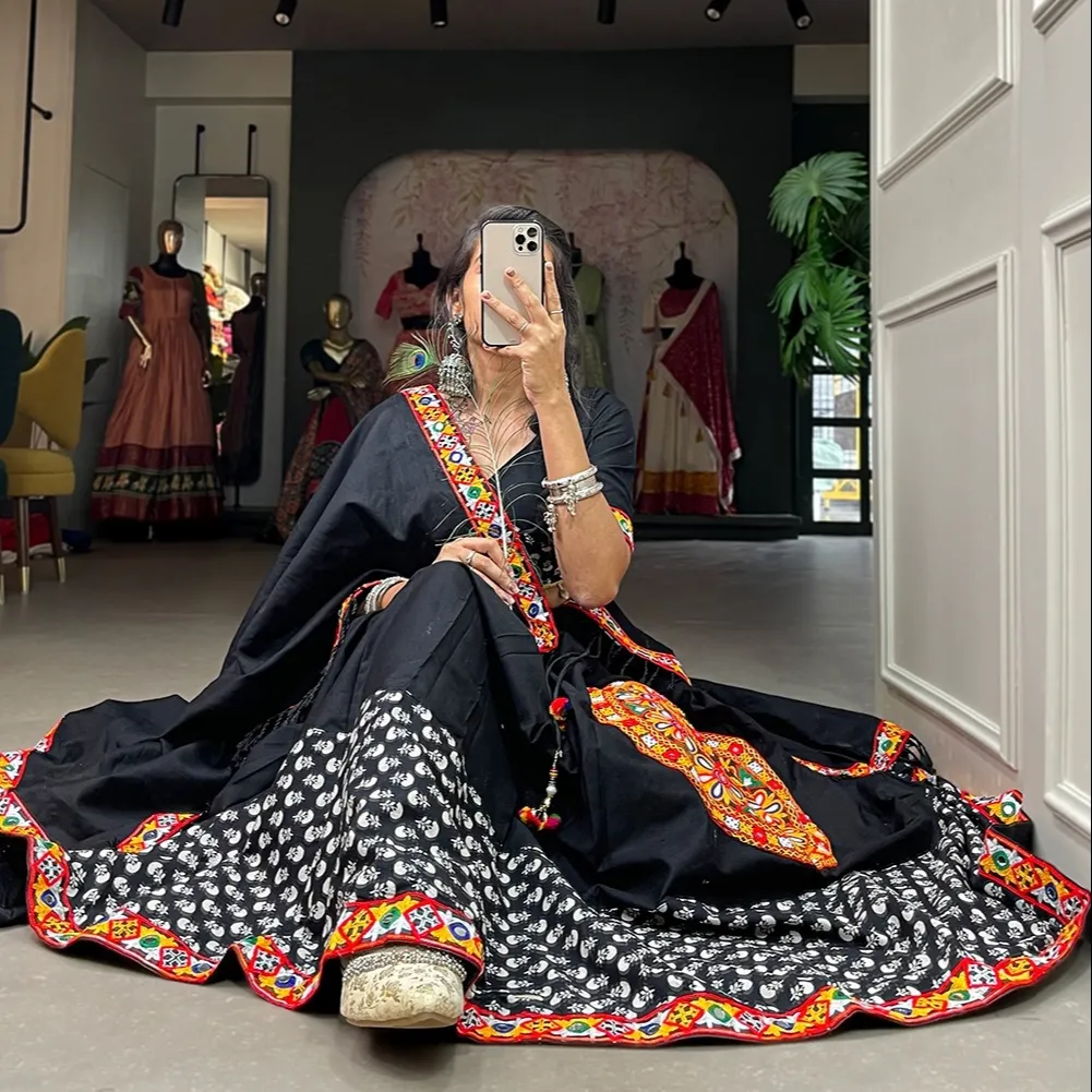 Geef Jezelf Een Weerspiegeling Van De Traditionele Cultuur In De Garba-Avond Door Deze Sierlijke Lehenga Te Dragen