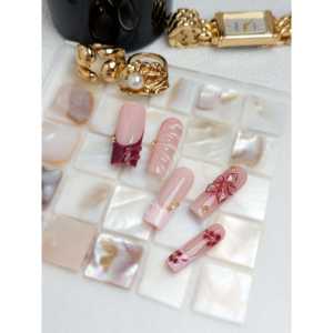 Ensemble de maquillage et de soins pour les ongles Ros Embrace avec une teinte rose élégante pour la routine de beauté quotidienne des femmes - Product Image 2