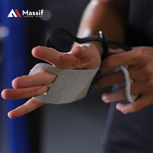 Empuñaduras de mano de gimnasia de cuero de 2 agujeros Protección de Palma Soporte de muñeca para entrenamiento cruzado Kettlebells Pull UPS Empuñaduras de levantamiento de pesas - Product Image 5