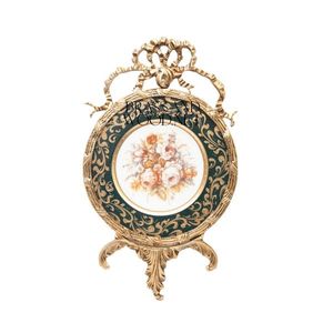Marco redondo decorativo de latón antiguo con pintura de porcelana Floral, obra de arte de latón envejecido de lujo vintage, decoración clásica para el hogar - Product Image 1
