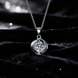 Collar con Colgante Solitario Brillante de 1.00 CT, Estilo Coreano Moderno, Lujoso, Plata de Ley 925, Moissanita, Joyería para Mujer - Product Image 4