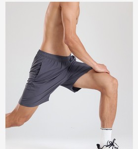 กางเกงขาสั้นลำลองสีพื้นสำหรับผู้ชายกางเกงขาสั้นผ้าโพลีเอสเตอร์แห้งเร็วระบายอากาศความยาวปานกลางไซส์ใหญ่พิเศษส่งของทุกวัน - Product Image 4