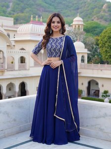 Conjunto de Lehenga Choli de Georgette Azul Rey, Blusa Bordada con Vuelo de 4.5m, Elegante Dupatta Largo hasta el Suelo, Estilo Bollywood para Fiestas - Product Image 4