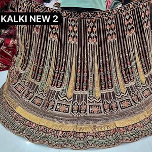 Velvet Lehenga avec Heavy Jarkan Cut Paste Work Rajwadi Concept 3.5M Flair Double Can pour 1.2M Choli & 2.5M Dupatta pour les fêtes - Product Image 3