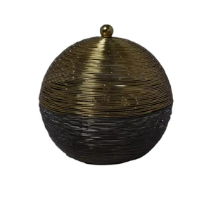 Nouveauté Casserole Hotpot noir et or Forme ronde Design de luxe fait à la main pour le service de fête élégant et le réchauffement des aliments - Product Image 1