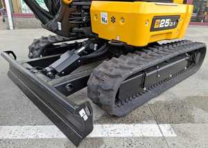 Mini pelle JCB 25Z-1 PRO avec moteur Kubota Zero Tail Swing Compact Digger avec Bosch Hydraulics - Product Image 4