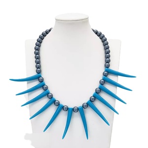 Collar de cuentas de resina con forma de cuerno, joyería llamativa de estilo bohemio hecha a mano con cuentas gruesas para moda de mujer y Ropa Étnica - Product Image 1