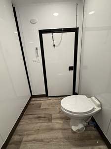 Magnifique salle de bain mobile blanche à 2 postes + LIVRAISON GRATUITE POUR TOUTES LES PERSONNES - Product Image 5