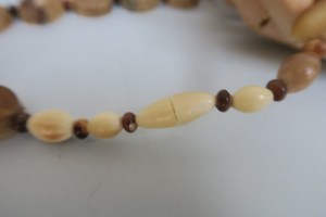 Collar con Colgante Redondo de Cuerno Natural Hecho a Mano de Alta Calidad, Joyería de Estilo Moderno Ecológica para Hombres y Mujeres - Product Image 2