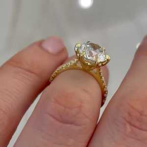 Anillo de Compromiso con Diamante Redondo Cultivado en Laboratorio de 2.20 Quilates, Estilo Catedral Pavé con Certificación IGI - Product Image 5