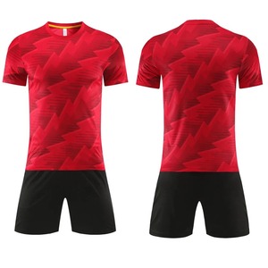 Ensemble de maillots de football à sublimation uniformes de football d'équipe personnalisés avec short, tissu à séchage rapide et approvisionnement OEM en gros - Product Image 1